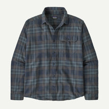 Load image into Gallery viewer, Patagonia- M L/S Lightweight Fjord Flannel Shirt
