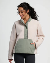 Load image into Gallery viewer, Free Fly- W Gridback Fleece Snap Pullover
