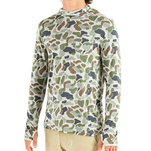 Load image into Gallery viewer, Men&#39;s Bamboo Lightweight Pocket Hoody- Camo
