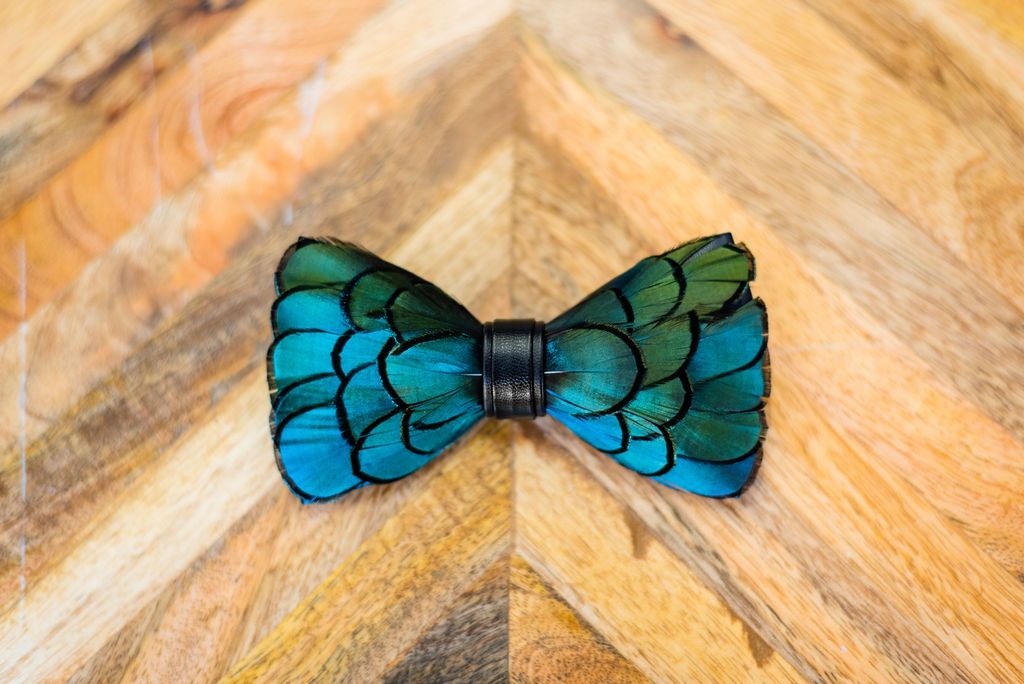 Feather Bow Tie - Pine